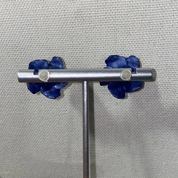 Blue Flower Earrings With A Hint Of Yellow And A White Bead Center. - Picture 2 of 2